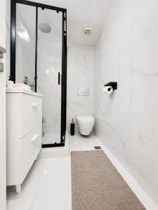 Renovated Central 3 Bedroom Apartment
