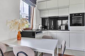 Walnut Apartment with Terrace&Parking Mokotow