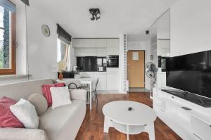 Walnut Apartment with Terrace&Parking Mokotow