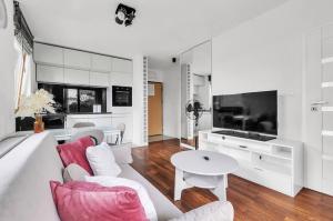 Walnut Apartment with Terrace&Parking Mokotow