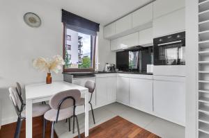 Walnut Apartment with Terrace&Parking Mokotow