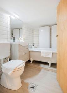 Central Garden Retreat 4BR Oasis in Jewish Quarter
