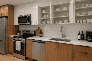 1BR Designer Suite Sleeps 4