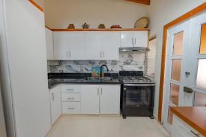 Colonial 2BR Apartment 2 mins walk to beach