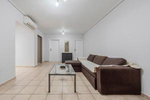 Elliniko Nest a Cozy House for Up to 4 Guests