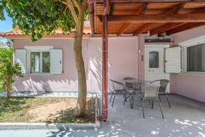 Elliniko Nest a Cozy House for Up to 4 Guests