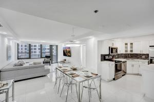 Amazing Ocean View Condo Beach Service 1111