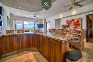 B Nayar 3BR Sanctuary: Private Balcony, Full Kitchen & Steps to La Cruz Marina