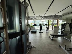 Brand new Lake View 3 Bedroom Aqua free pool &gym