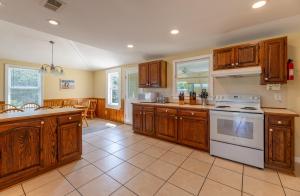 Carolina Breeze - Southern Shores, Chickahauk, 200 Yards to the Beach, Flex Stays, Private Decks