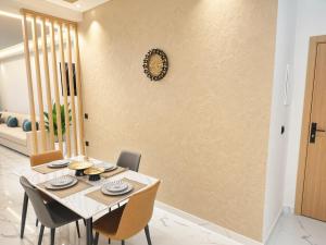 Nouveau Appartement de préstige avec la climatisation & wifi - Résidence OUM EL KHEIR - Meuble completement neuf