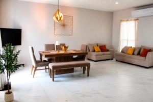 Suite de Lujo -Alberca Privada - 5 min USA - Emporio Diamante 2