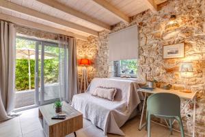 Luxurious bungalow in Ipsos beach