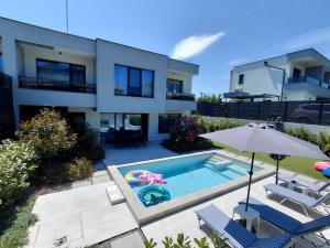 Villa Felicity, private pool with heating and salt water