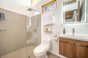 Chic Alpinias Condo w Pool Access, Near Beach