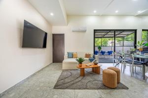 Modern Playas del Coco Home w Pool & Patio!