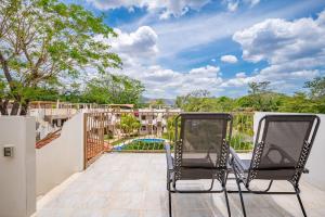 Coco Bliss: Pool, Rooftop Deck, Walk to Beach