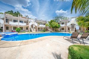 Coco Bliss: Pool, Rooftop Deck, Walk to Beach