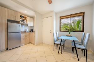 Coco Bliss: Pool, Rooftop Deck, Walk to Beach