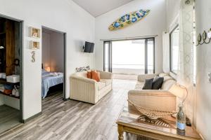 Pool & Entertaining Patio: Playa Carrillo Home