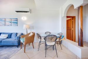 Walk to the Beach & Town! Tamarindo Condo