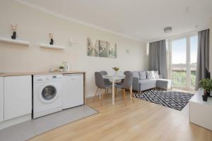 Unique Apartment in Warsaw for 4 People by Noclegi Renters