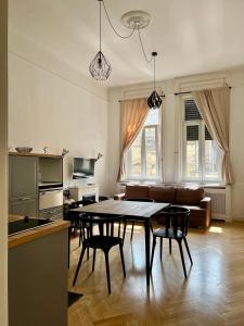 Szimpla Comfort 3bdr, 2bthr, 2WC, 4AC Apartment