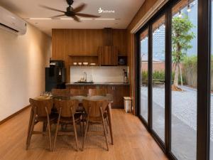 Sunny Yard House, 2-Bedroom Home in Da Nang