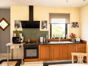 Roanne Modern House with Jacuzzi in Tuscany