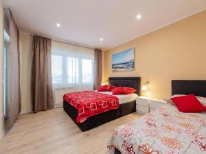 Bra i Premium Apartments with Outdoor Pool and Sauna - Superior One Bedroom Apartment with Balcony