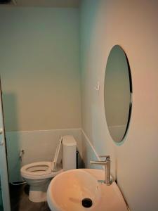 Private Budget Room for Backpackers Near MRT Si Kritha