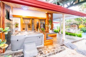 16Bed Compound Oasis DT Jaco Private Pool Hot-tub