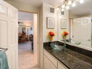 Oceanfront 4BR, 2 Condos for 12 in Hilo, Hawaii!