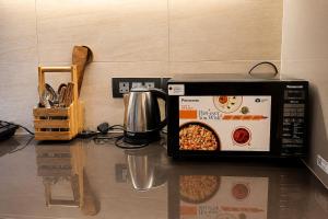 Couple-Friendly 1BHK, Near Doon Square, Dehradun