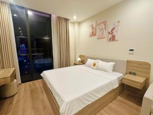 Icon40 Luxury Apartment by Duyen
