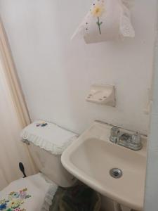 Entire 2-Bedroom House Minutes from the MTY Airport
