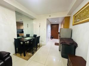 Dainty 1Br Condo Front of Mall of Asia