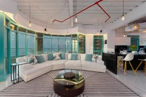 Stunning Open-Concept 3 Bedrooms