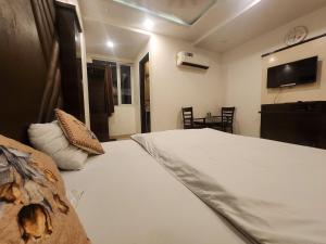 Oly Hotel Ruhaan Near New Delhi Railway Station