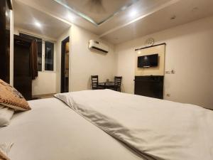 Oly Hotel Ruhaan Near New Delhi Railway Station
