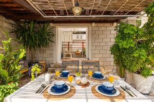 Apartments Ratac Lobrović with private beach and beautiful sunset