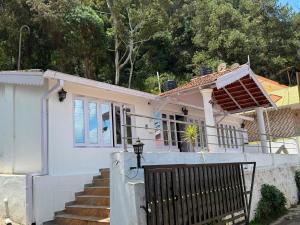 Brit Villa