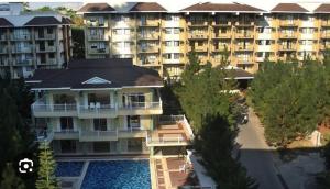 Tranquil Studio Retreat with Shared Pool in Davao City