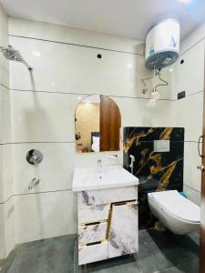 Hotel Aroha Nest 2 -Sec 34 Noida