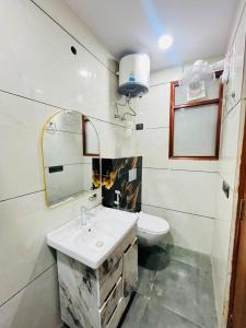 Hotel Aroha Nest 2 -Sec 34 Noida