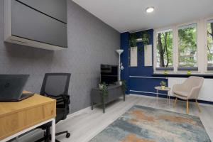 Stylish Studio for 2 Guests in Warsaw with Remote Work Space by Noclegi Renters