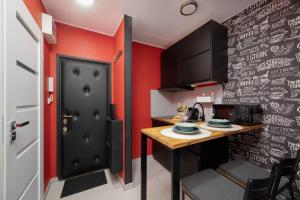 Stylish Studio for 2 Guests in Warsaw with Remote Work Space by Noclegi Renters