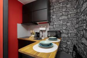 Stylish Studio for 2 Guests in Warsaw with Remote Work Space by Noclegi Renters