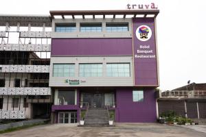 Treebo Premium Truva