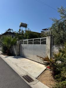 Bushi Rooms- Garden and Free Parking near Beach